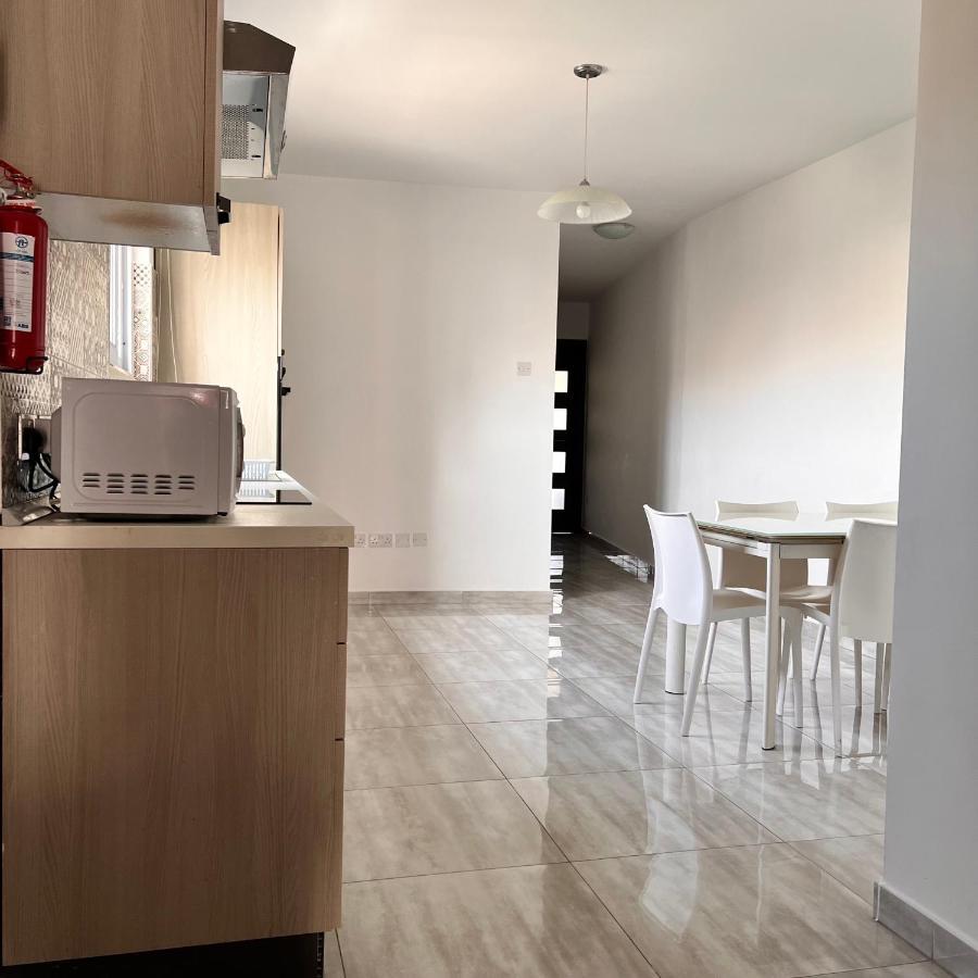 F4 Room 3, Private Room Two Single Beds Shared Bathroom Msida Kültér fotó
