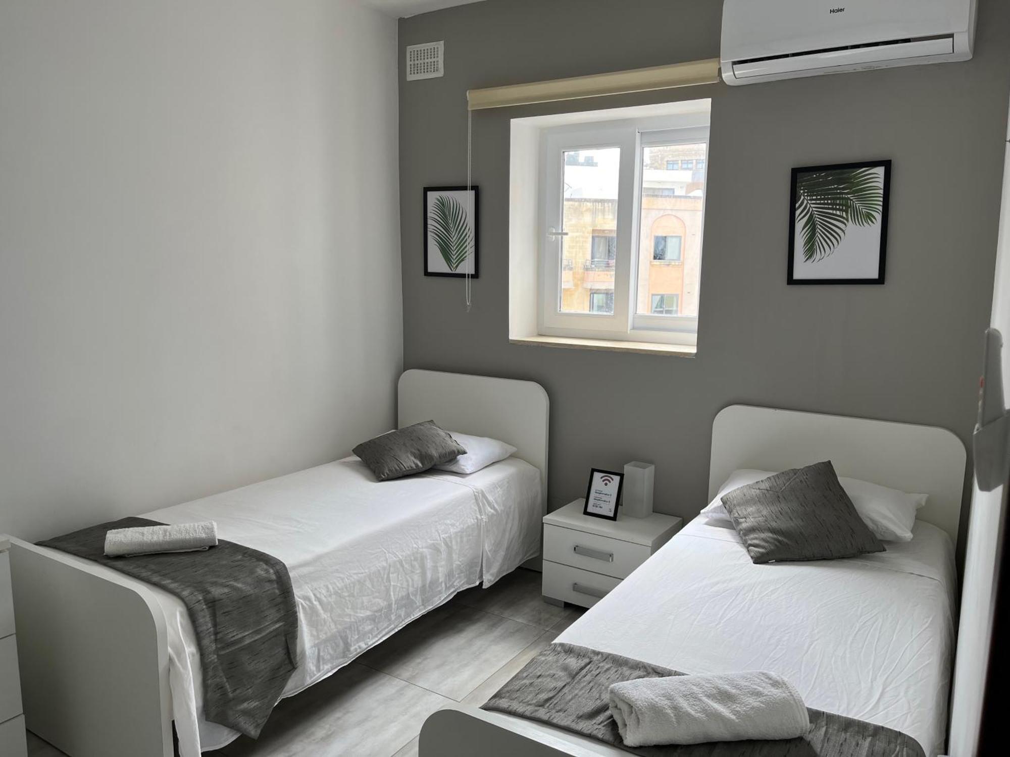 F4 Room 3, Private Room Two Single Beds Shared Bathroom Msida Kültér fotó
